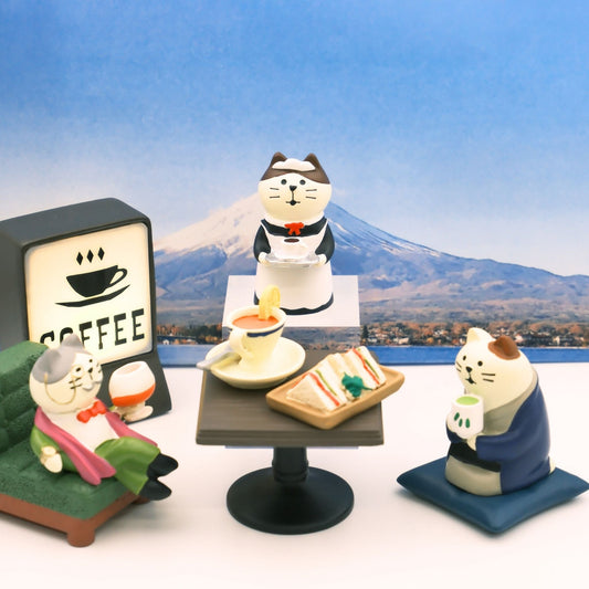 第一天去貓僕咖啡廳打工發現不夠高只好站在火山口上服務客人 - PLAYEGGSS